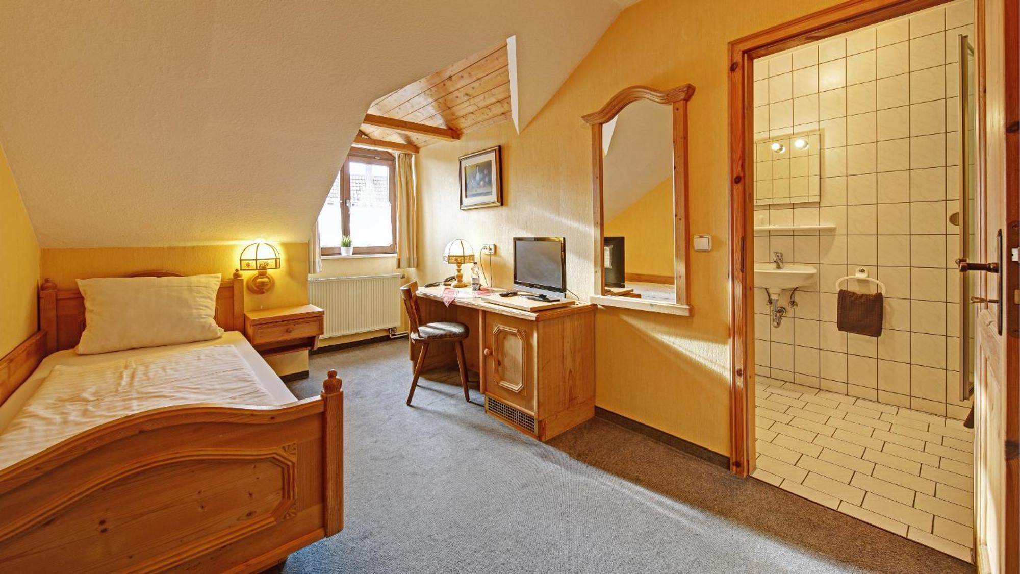 Landgasthof Falken Huttlingen Rom bilde