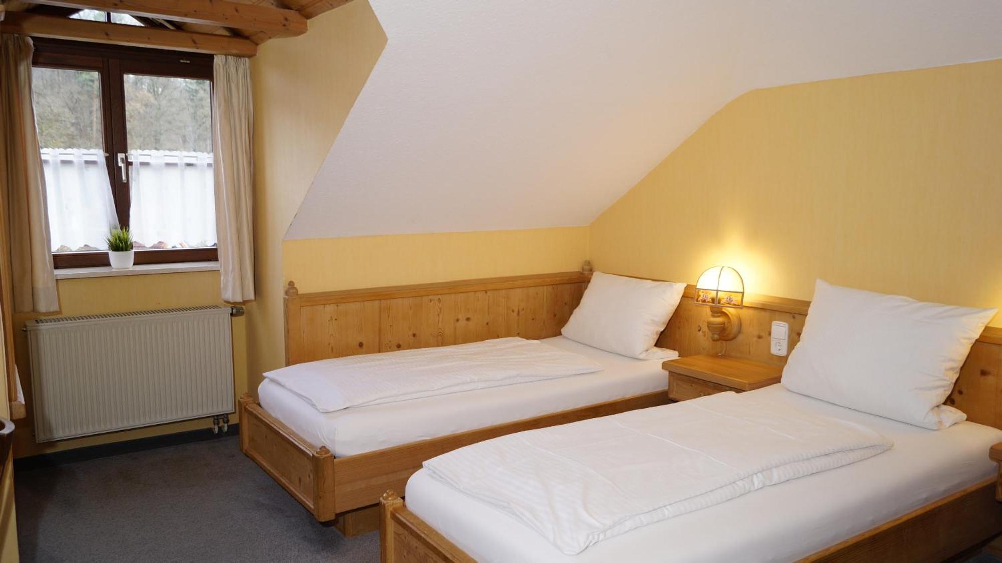 Landgasthof Falken Huttlingen Rom bilde
